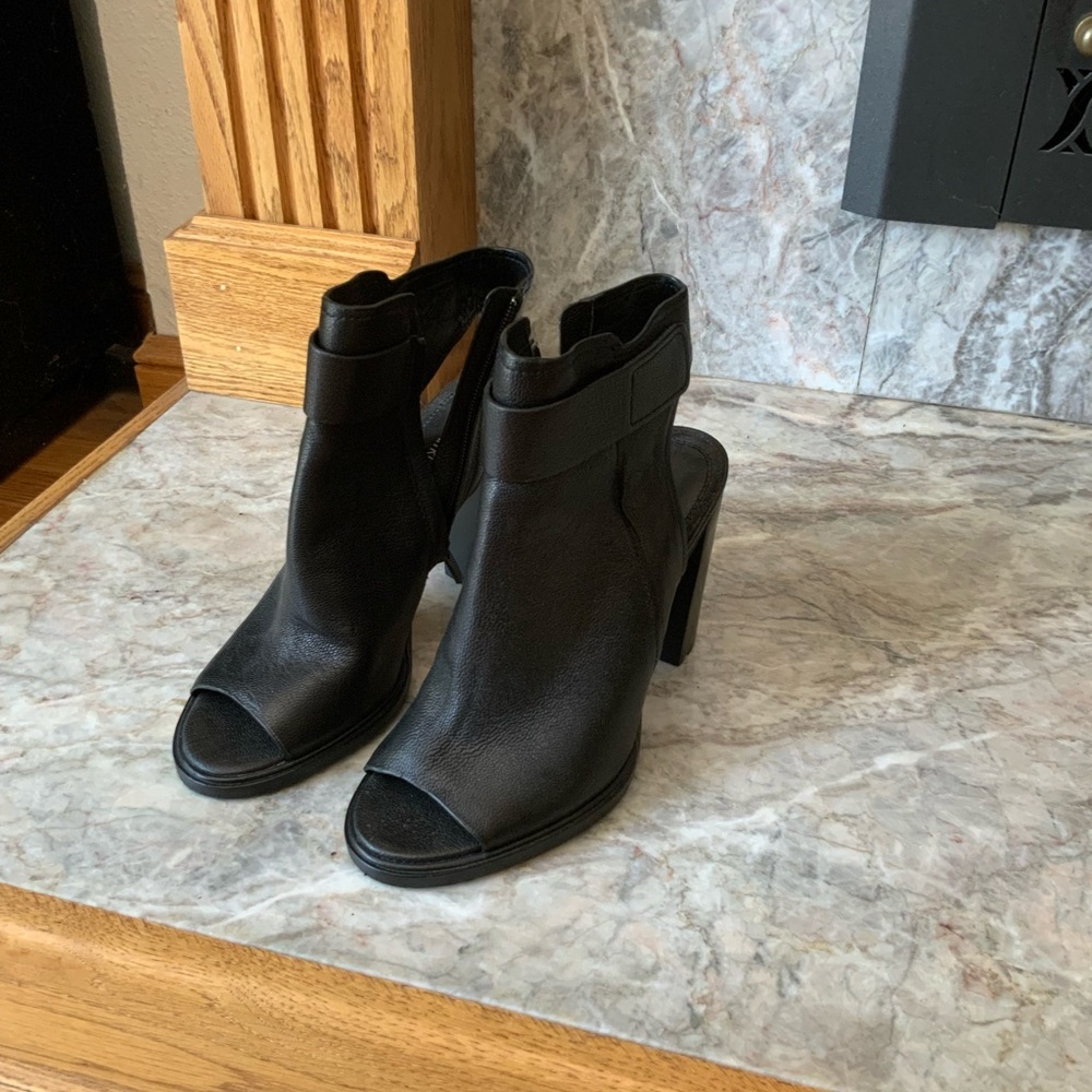 Calvin Klein leather peek toe heels - Picture 3 of 8